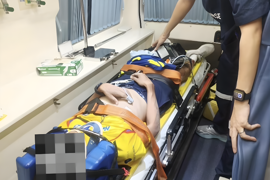 ระทึกดาร์บี้ตะวันออก แฟนบอลระยองพลัดตกจากรั้วสนาม